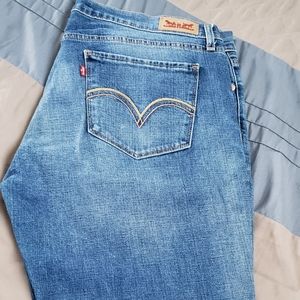 Women's (juniors) Levi's jeans